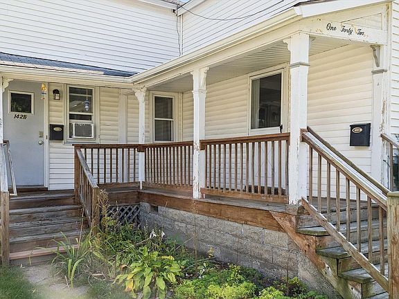4th image of 142 Langdon Ave NE #1
