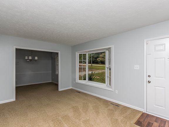5th image of 414 Delvin Ln