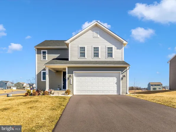 1519 Finch Dr, Chambersburg, PA 17202