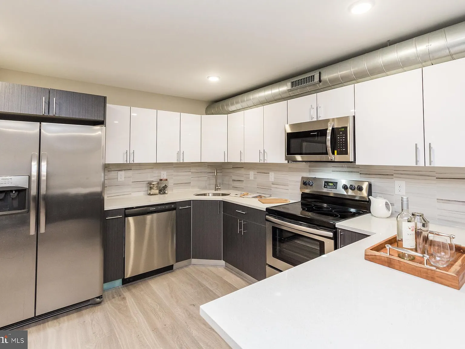 2 bed, 1.5 bath, $1,525 — Photo 2