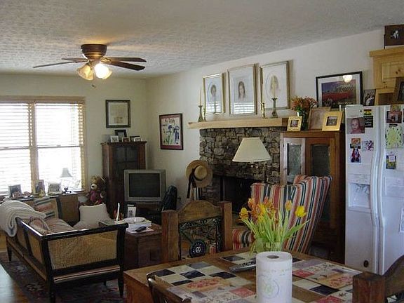 3rd image of 555 River Flow Dr
