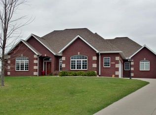 2215 Stratford Ln, Marshalltown, IA 50158