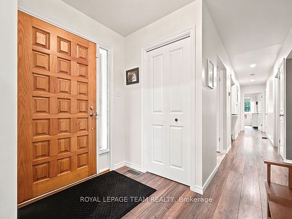 4th image of 438 Raglan St N