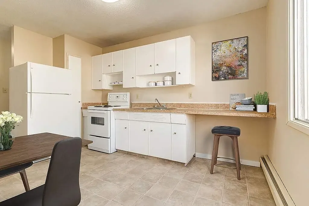 Mount Rose Apartments — Photo 4