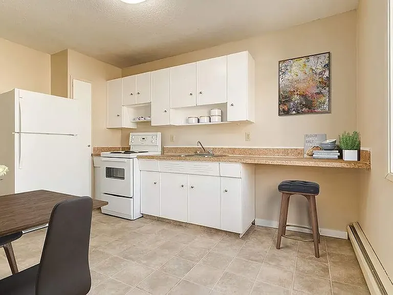 5905 47a Ave #15 — Photo 4