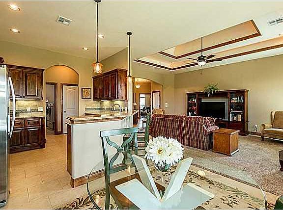 4th image of 5809 N Creekmore Dr