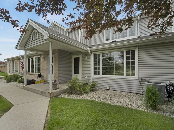 10380 West Whitnall Edge CIRCLE #F, Franklin, WI 53132