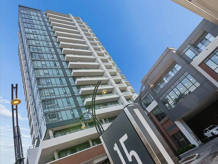 15 Wellington St S #1204 — Photo 5
