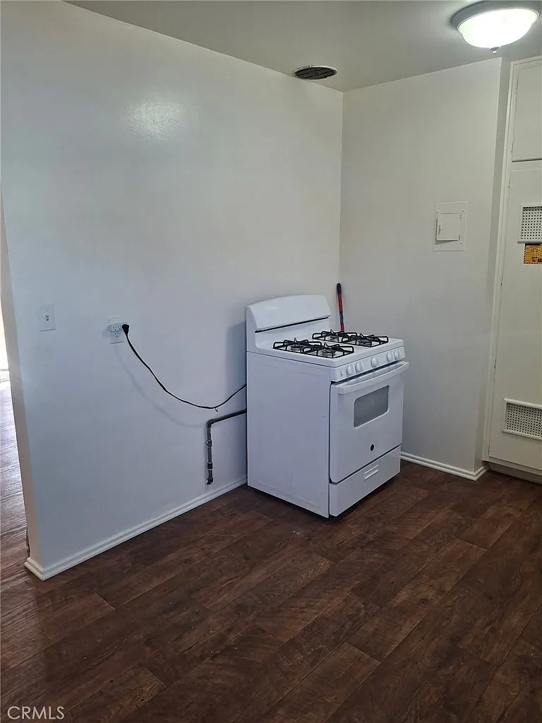 1 bed, 650 sqft, $2,100 — Photo 4