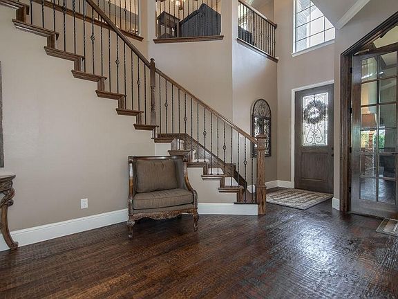 2nd image of 4417 Oxbow Dr