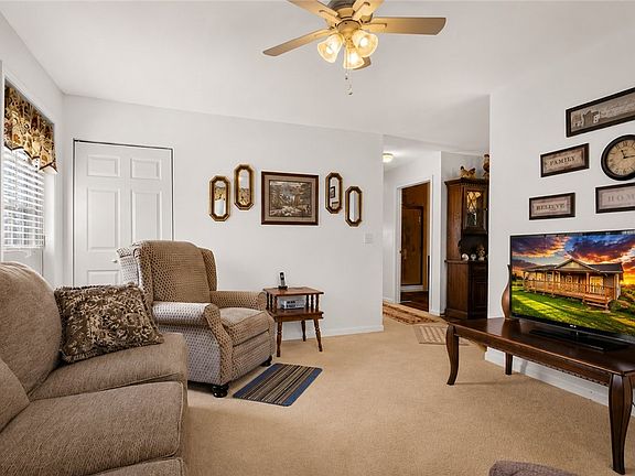 4th image of 1021 Arch St