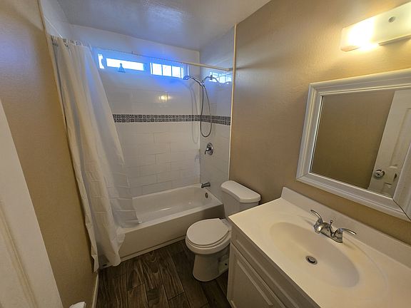 3rd image of 4233 Cherokee Ave