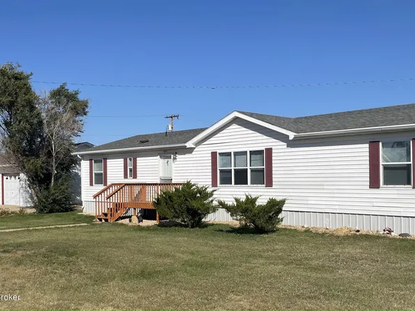104 3rd St SW, South Heart, ND 58655