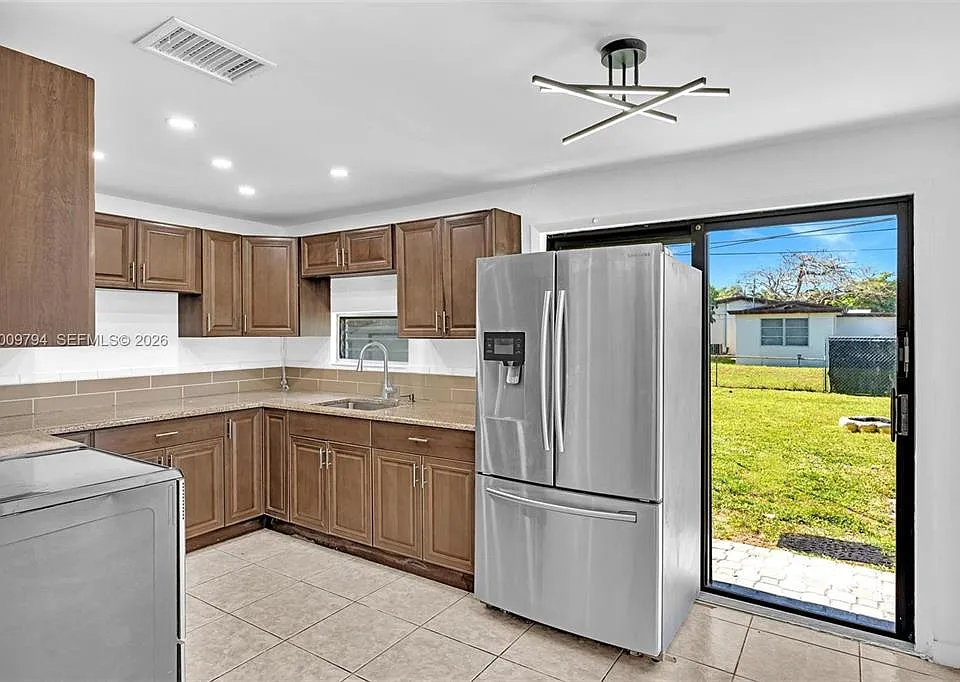 4156 SW 49th Ct