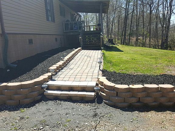 2nd image of 114 Dawnridge Ln