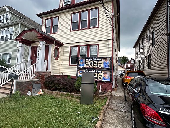 2nd image of 753-755 Eaton St #2