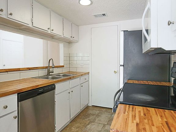 3rd image of 7508 Saint Amant Pl APT B