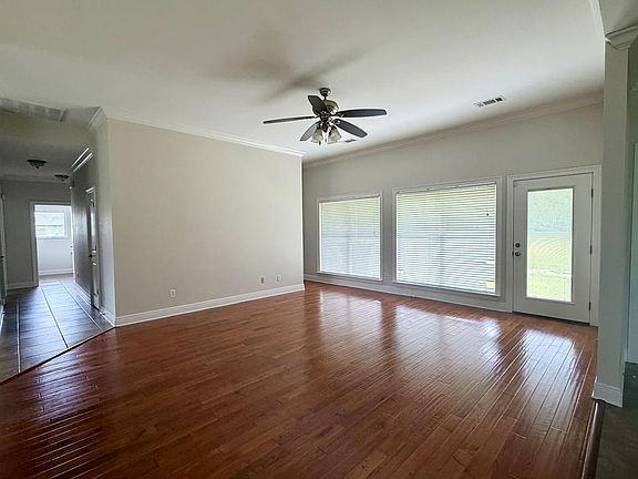 3rd image of 8 Jennie Ln