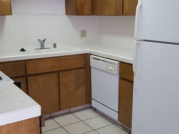 4th image of 950 W McKinley Ave #103