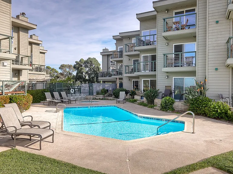 940 Sealane Dr #10 — Photo 32