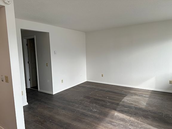 5th image of 624 W Cedar St APT 12