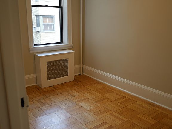 2nd image of 327 W 89th St APT 4R