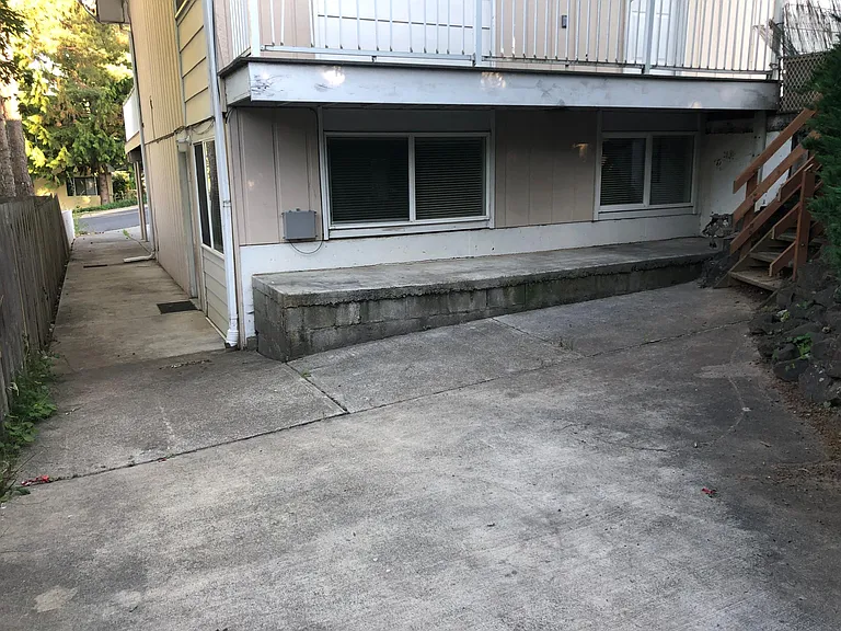450 NW Larry St — Photo 11