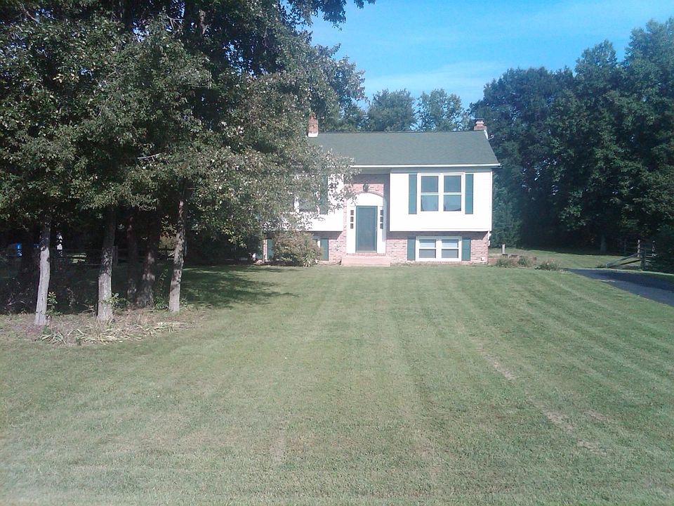 2nd image of 598 Clifton Dr