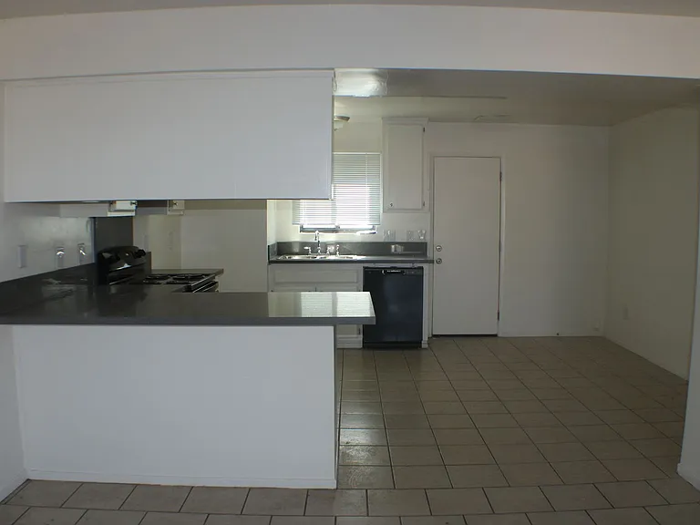 CCB7617 — Photo 3