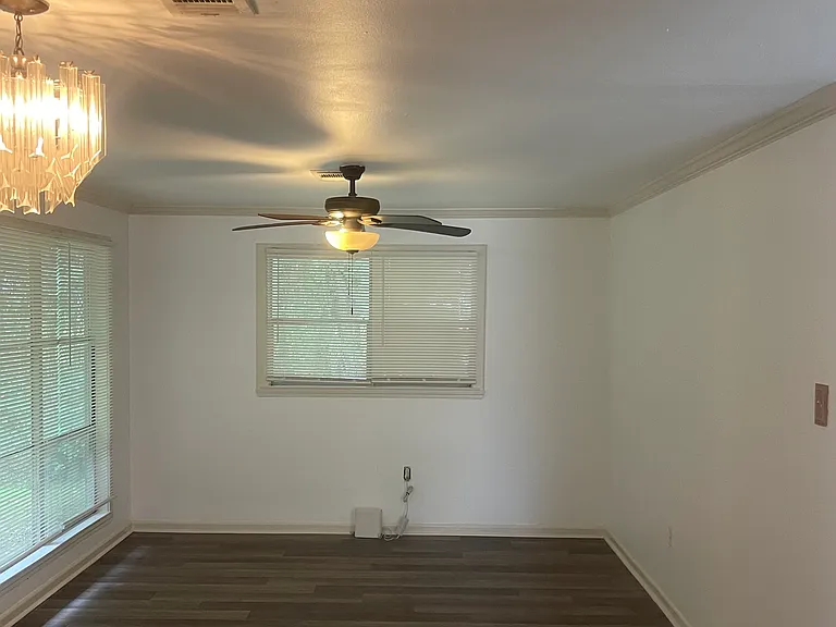 2730 Elgin St — Photo 3