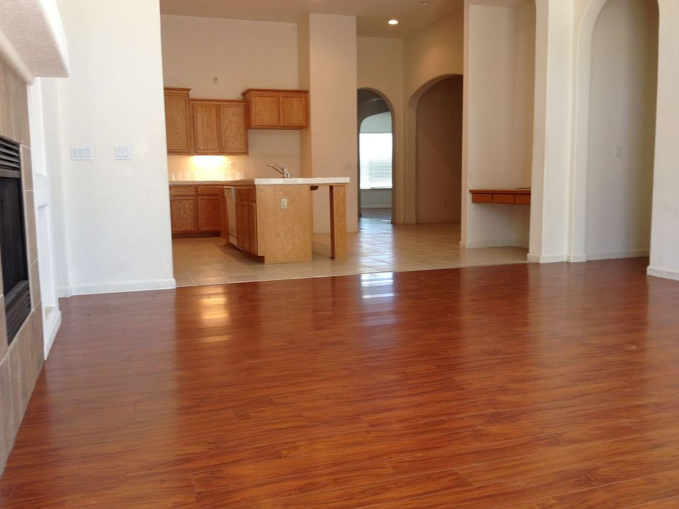 2nd image of 2507 Crestmore Cir