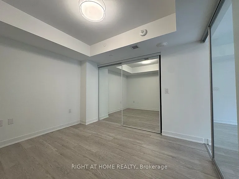3 Strathgowan Ave #224 — Photo 8