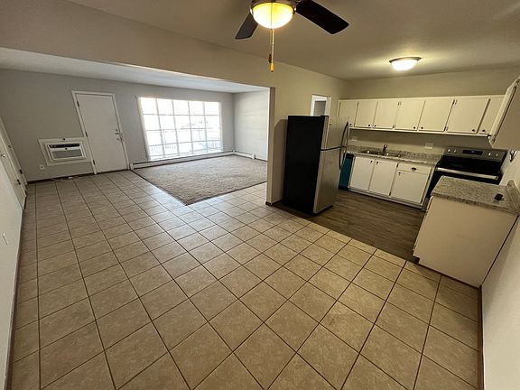 5th image of 220 Williamsburg Dr APT 1