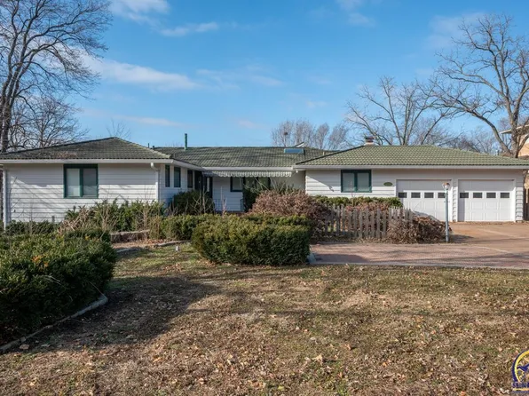 2865 SW Macvicar Ave, Topeka, KS 66611