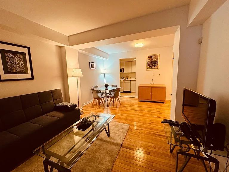 210 E 47th St #6C — Photo 3