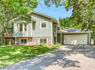 8685 Shadyview Ct N, Maple Grove, MN 55311