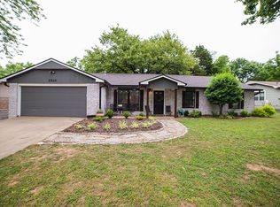2510 N Robin Rd, Fayetteville, AR 72703