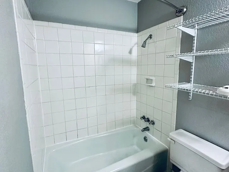 1423 E 125th Ter #D — Photo 10