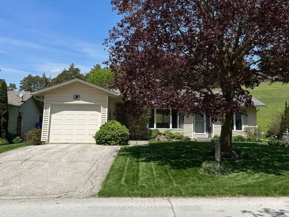 4 Tecumseth Pines Dr, New Tecumseth, ON L0G 1W0