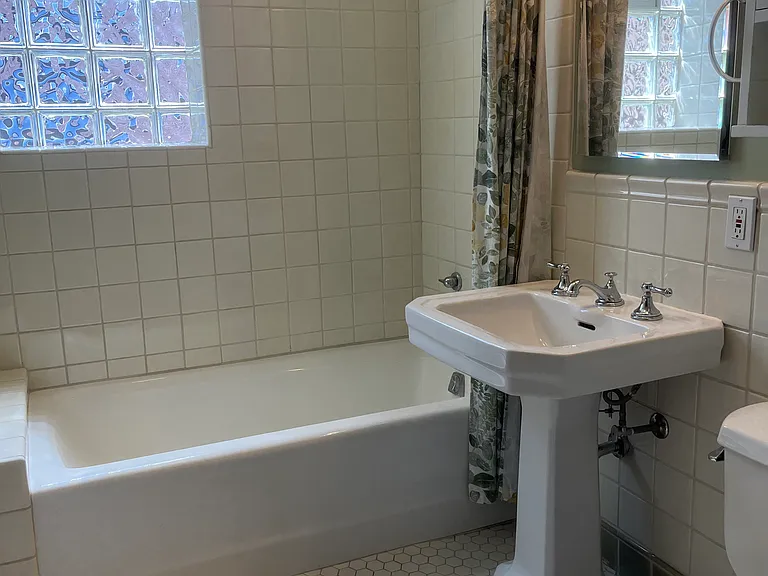 1925 W Eddy St #2 — Photo 11