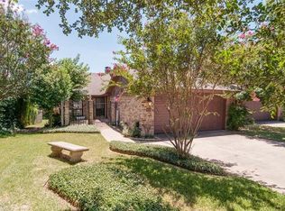 321 Columbia Dr, Rockwall, TX 75032
