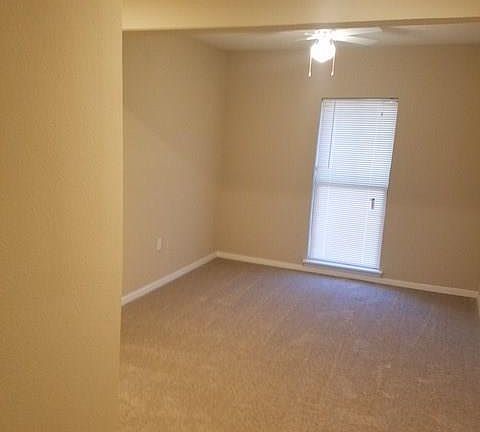 5th image of 933 Deerwood Dr