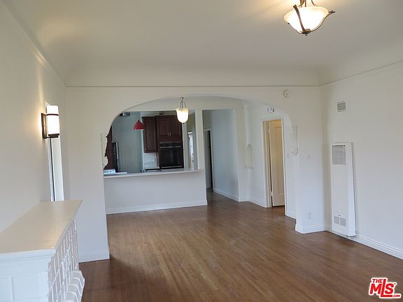 3rd image of 1264 S Plymouth Blvd