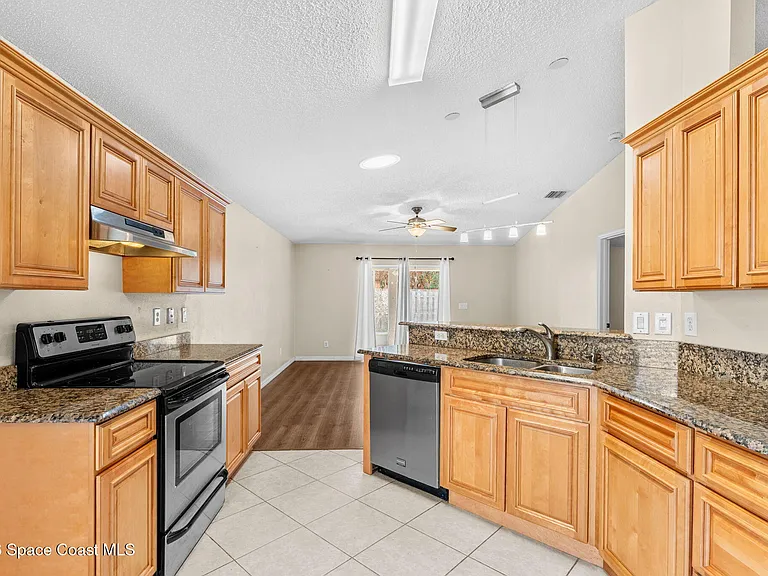 4211 Swanna Dr — Photo 24