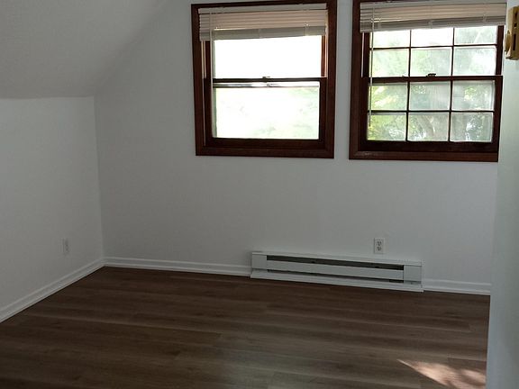 5th image of 107 S Genessee St #D