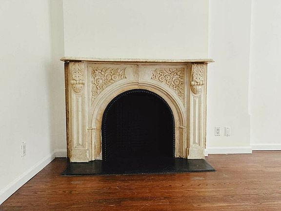3rd image of 125 E 30th St #2AA