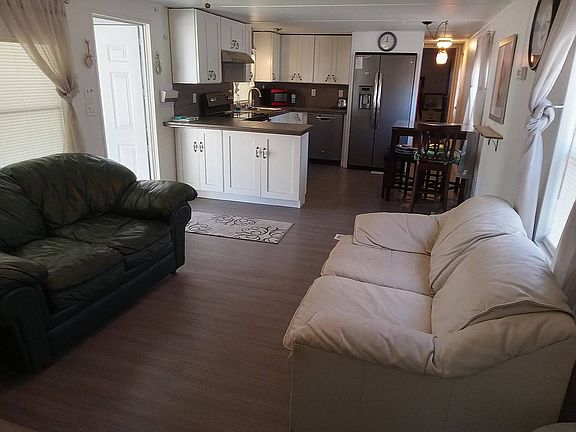 5th image of 300 La Casa Dr