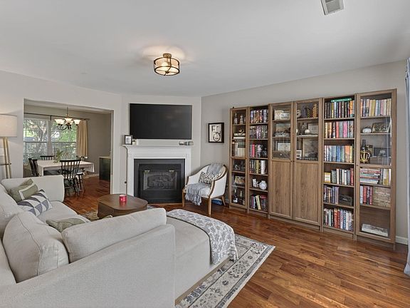 5th image of 1557 Primrose Ln
