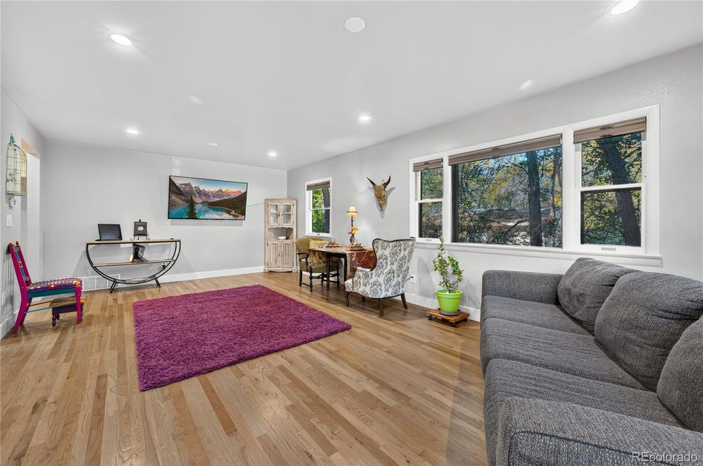1004 W 8th Street