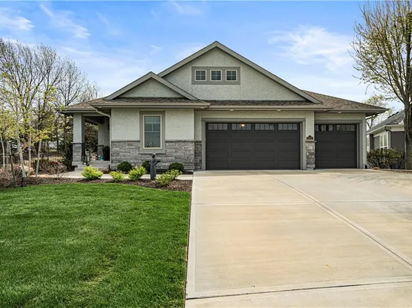 6102 Double Eagle Ct, Kansas City, MO 64152